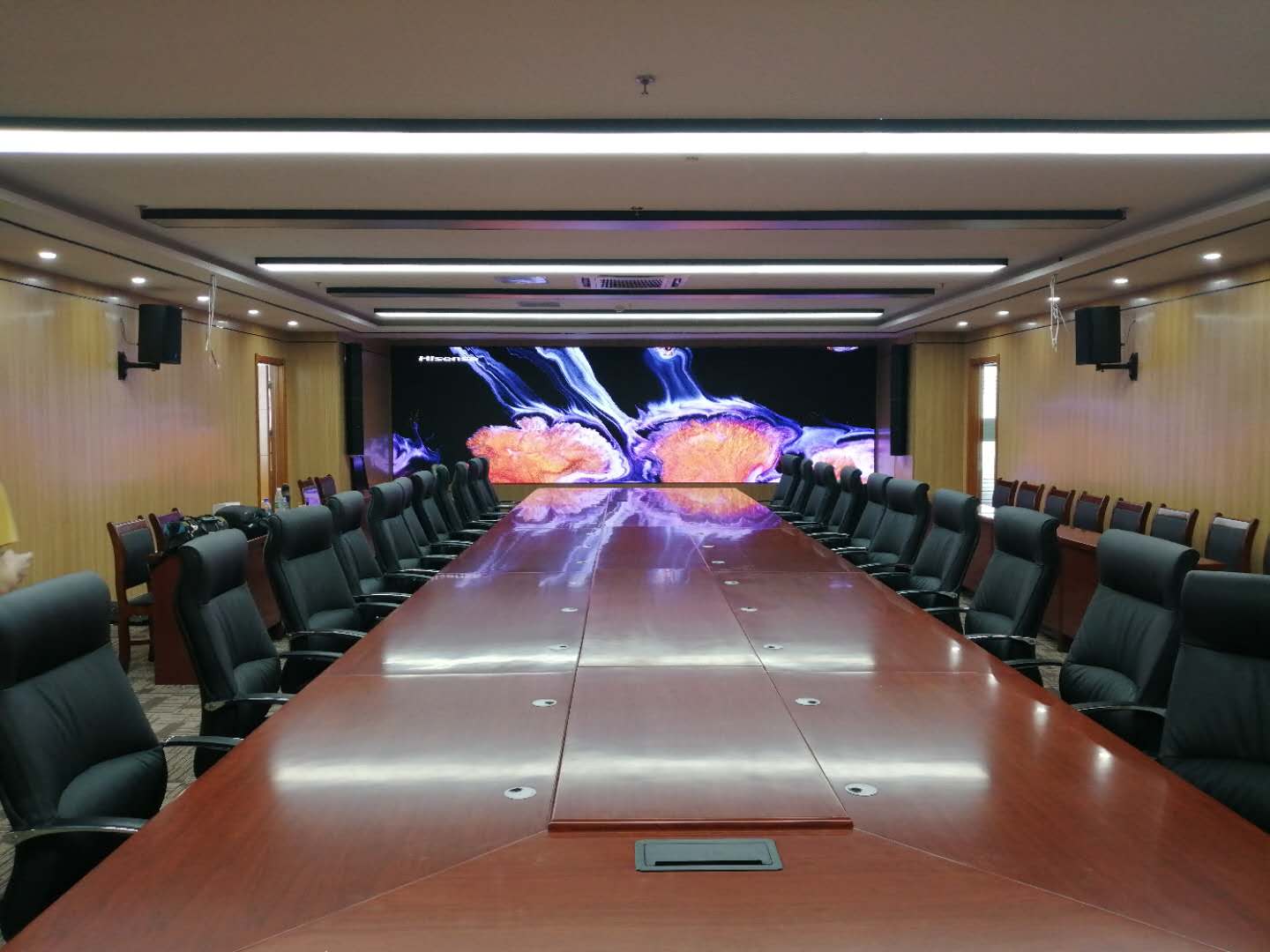 濰坊某事業(yè)單位音、視頻會(huì)議集成項(xiàng)目完工，會(huì)議辦公、音響系統(tǒng)、1.2小間距顯示系統(tǒng)完美融合