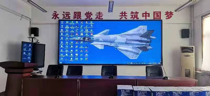 室內(nèi)P2全彩屏完成一塊，積極復(fù)工復(fù)產(chǎn)，抗疫堅持到底